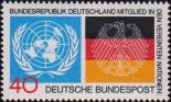 Эмблема Организации Объединенных Наций и национальный флаг ФРГ