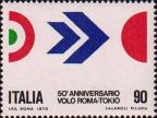 Поделенные пополам символы Италии и Японии и стрелки направления полета