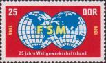 Эмблема ВФП - буквы «FSM» (сокращенное наименование федерации на французском языке) на фоне земных полушарий