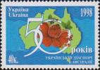 Изображение континента Австралии с большим декоративным красным цветком
