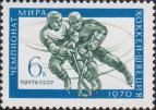 Хоккей. Борьба за шайбу. Текст: «Чемпионат мира. Хоккей. Швеция. 1970»