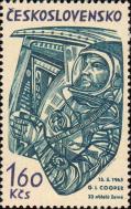 Американский космонавт Г. Л. Купер в кабине корабля-спутника «Файт-7»