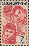 Советские космонавты В. Ф. Быковский и первая в мире женщина-космонавт В. В. Терешкова. Корабли-спутники «Восток-5» и «Восток-6» в полете (условное изображение)