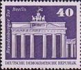 Бранденбургские ворота (1788-1791, классицизм, архитектор К. Г. Лангханс) и их квадрига (1789-1794, скульптор И. Г. Шадов) в Берлине. Восстановлены в 1957-1958 архитектором Т. Фойсом