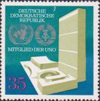 Здание ООН в Нью-Йорке (1947-1952, архитекторы У. Харрисон, М. Абрамовиц и др.), эмблема ООН, Государственный герб ГДР и памятный текст