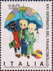 Дети разных рас под одним зонтом