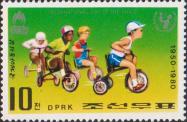 Дети на трехколесных велосипедах