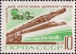 Строительство и эксплуатация железных дорог в СССР. Путеукладочный кран и путевая машина на фоне железнодорожного состава