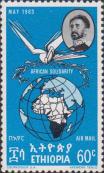 Голубь над глобусом с картой Африки