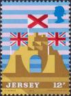 Замок из песка с флагами Великобритании и Джерси