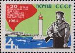 Моряк с автоматом на фоне маяка Одесского порта