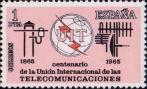 Эмблема МСЭ, старое и новое коммуникационное оборудование
