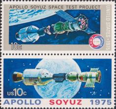 Космические корабли «Союз·19» и «Аполлон» в момент стыковки