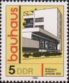 Здание кооператива (1928) по проекту немецкого архитектора, дизайнера и теоретика архитектуры, основоположника функционализма Вальтера Гропиуса (1883-1969)