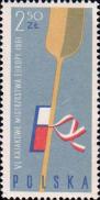 Байдарочное весло, обвитое лентой в цветах национального флага Польши