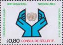 Руки, защищающие эмблему ООН