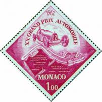 Старый гоночный автомобиль Bugatti, гоночный трек Монако с высоты птичьего полета