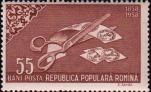 Отдеоение первых румынских марок от ленты с помощью ножниц